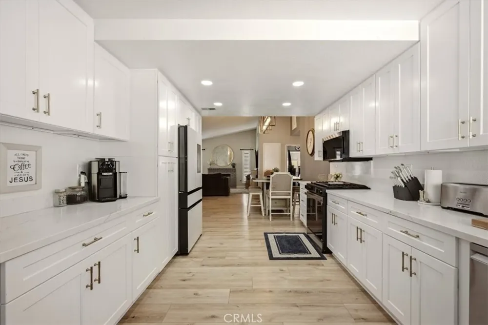 8725 Sandhill Drive Riverside, CA 92508