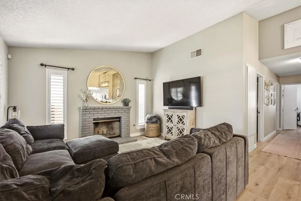 8725 Sandhill Drive Riverside, CA 92508