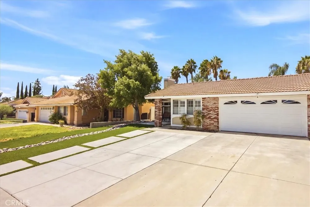 8725 Sandhill Drive Riverside, CA 92508