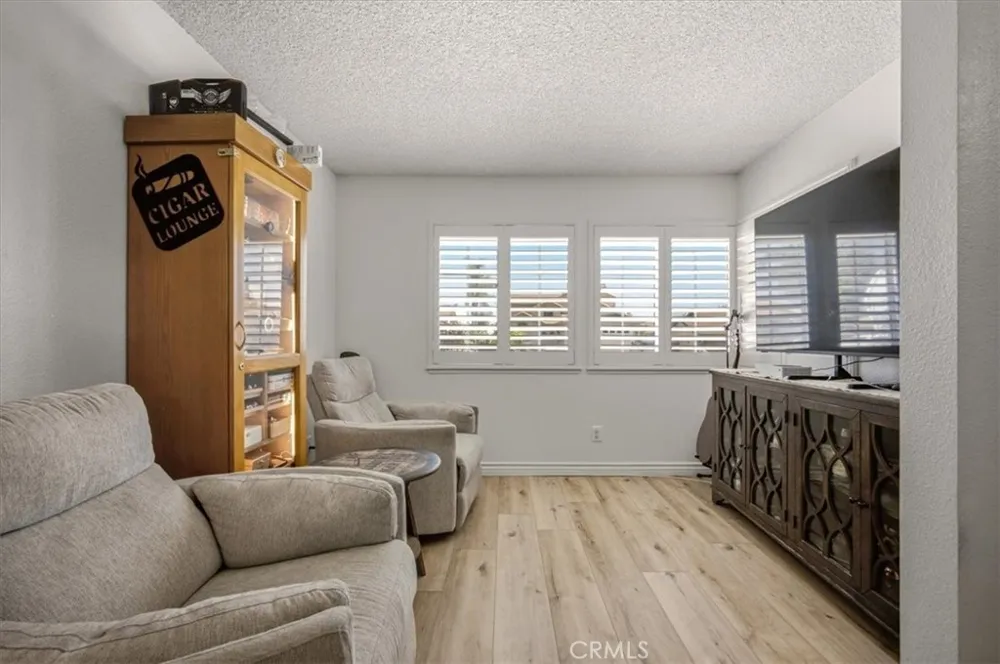 8725 Sandhill Drive Riverside, CA 92508