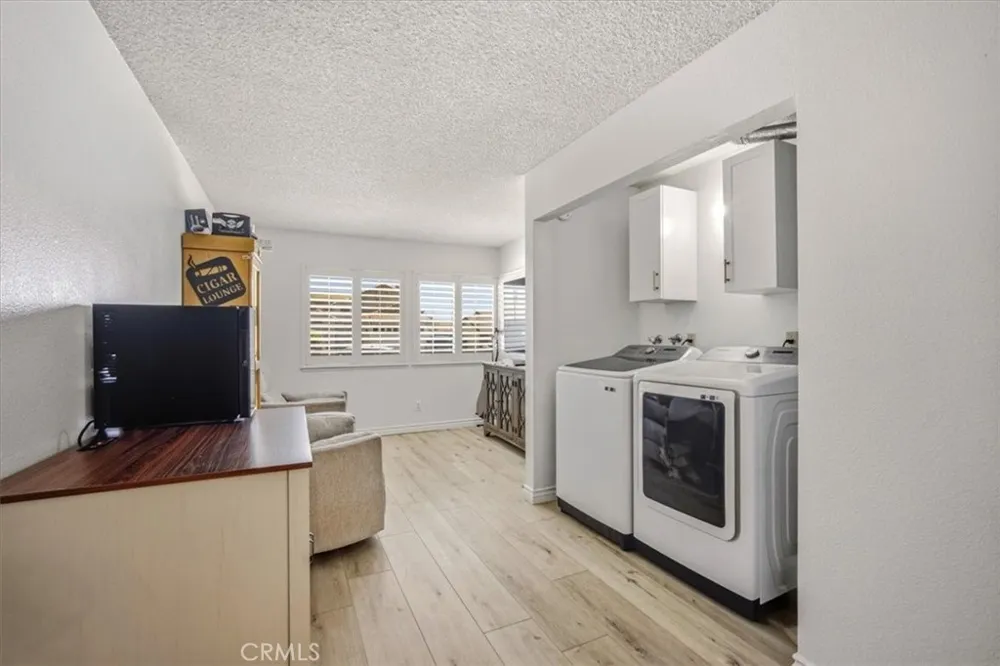 8725 Sandhill Drive Riverside, CA 92508