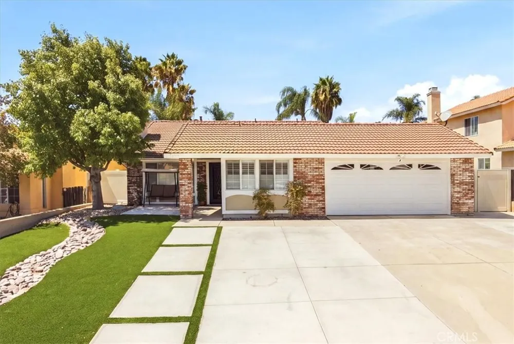 8725 Sandhill Drive Riverside, CA 92508