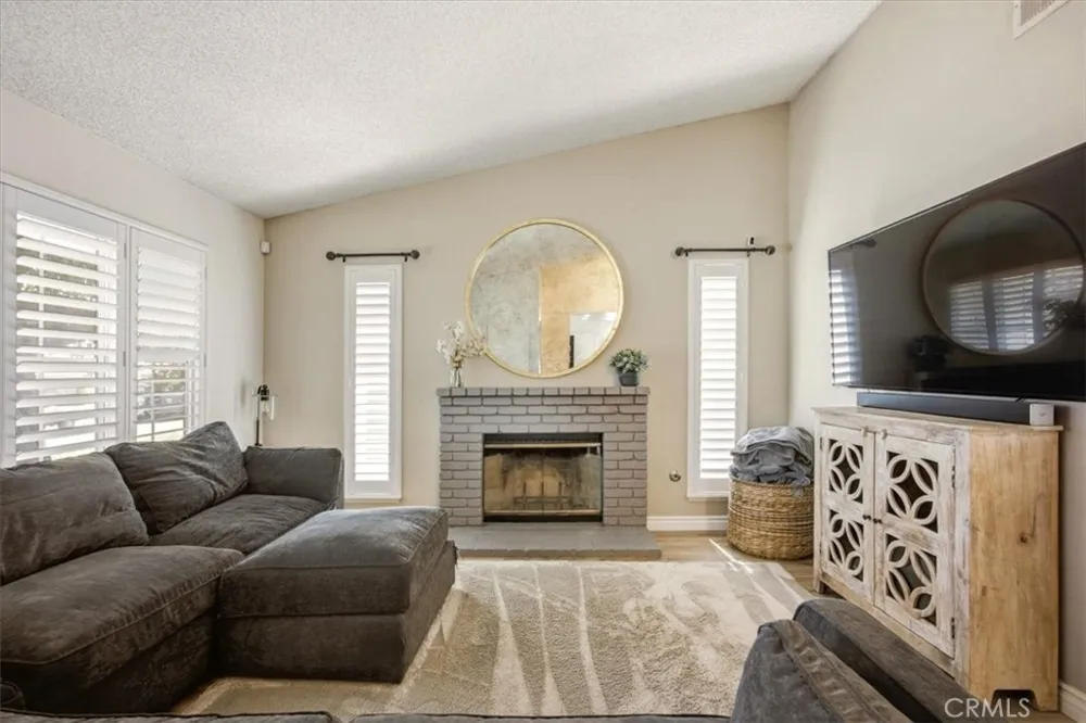 8725 Sandhill Drive Riverside, CA 92508
