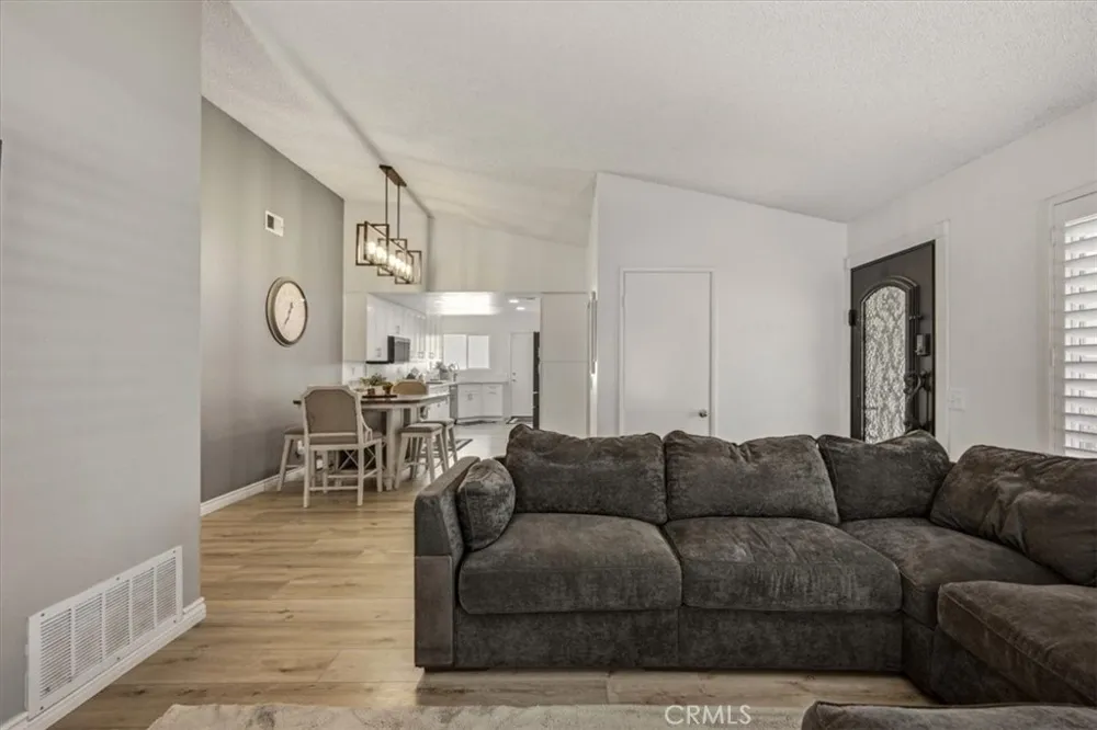8725 Sandhill Drive Riverside, CA 92508