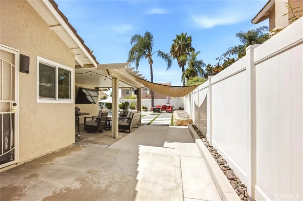 8725 Sandhill Drive Riverside, CA 92508