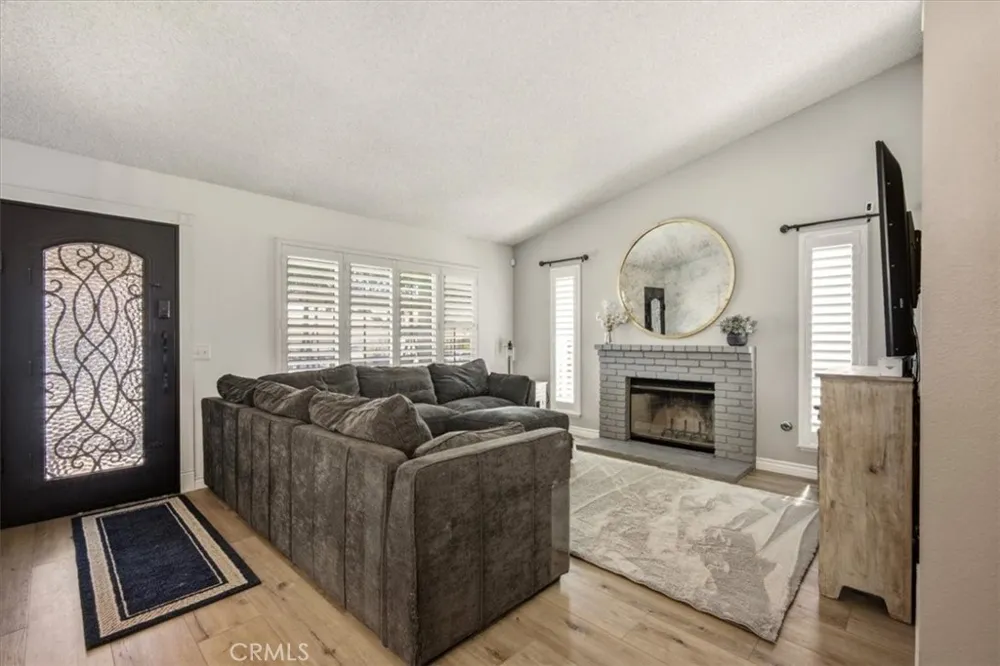 8725 Sandhill Drive Riverside, CA 92508