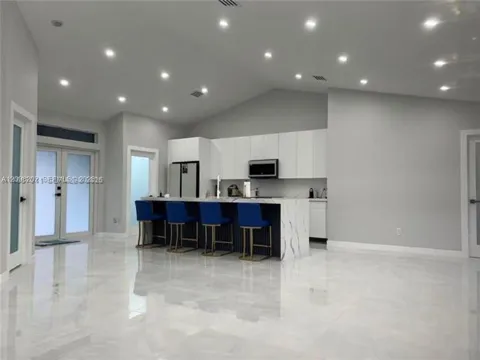 2214 NW 1 Ter