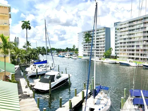 2415 NW 16th St Rd #316