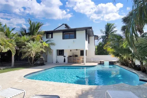 53 E Beach Rd