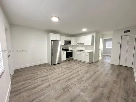 3616 NE 11th Ave #6