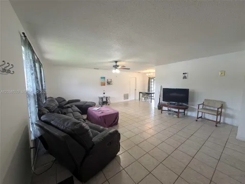 1687 SE Floresta DRIVE SE