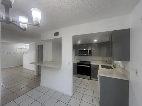 7831 NW 44th Ct #7833
