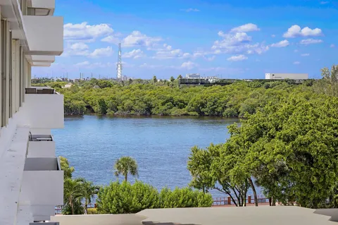 2121 Ocean Boulevard #602W