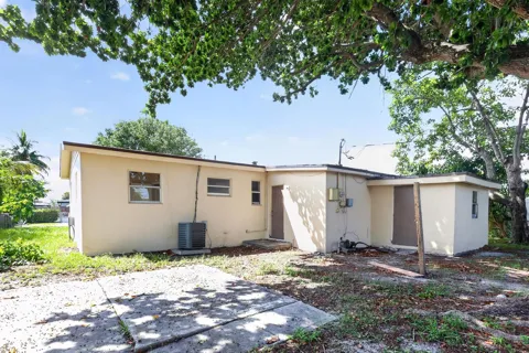 2740 NW 2ND STREET