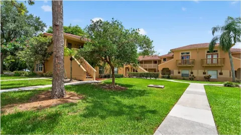 4751 VIA PALM Lakes #409