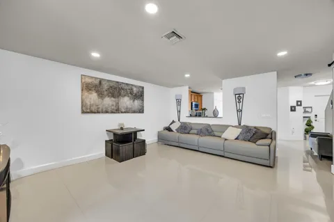 5933 MANCHESTER WAY #5933