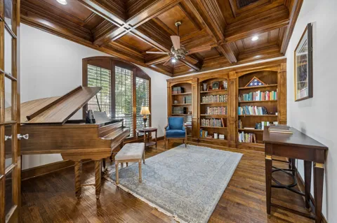 1401 Luckenbach Drive