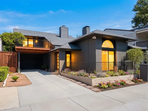 820 Pavillion Street