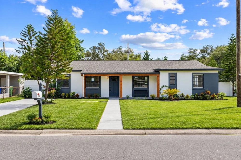 4232 W BAY VIEW AVENUE Tampa, FL 33611