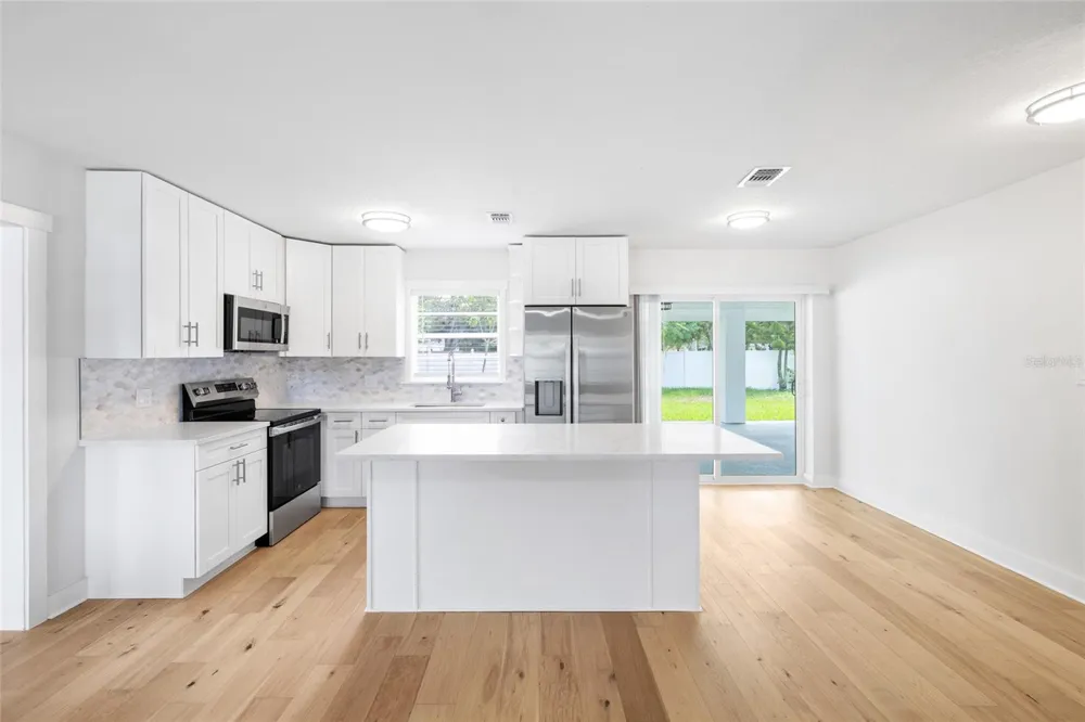 4232 W BAY VIEW AVENUE Tampa, FL 33611