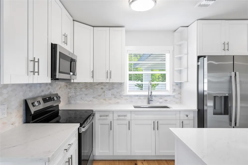 4232 W BAY VIEW AVENUE Tampa, FL 33611