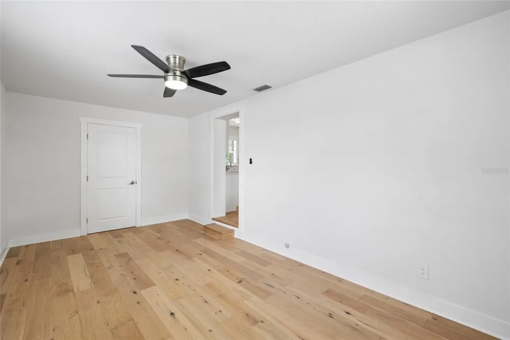 4232 W BAY VIEW AVENUE Tampa, FL 33611