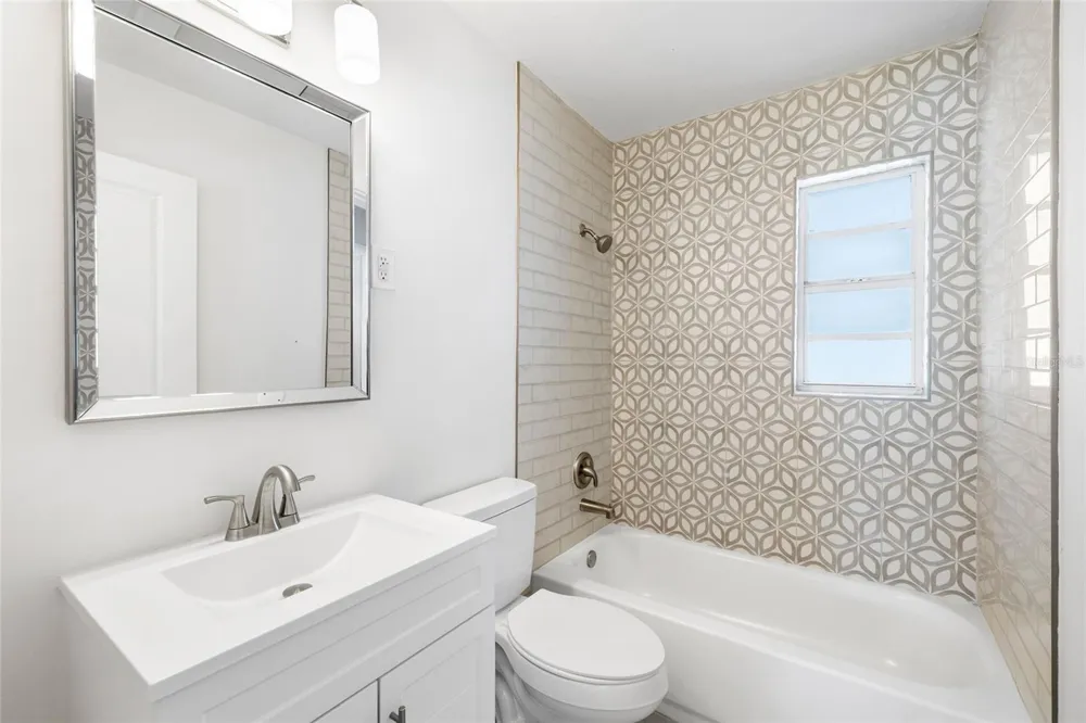 4232 W BAY VIEW AVENUE Tampa, FL 33611