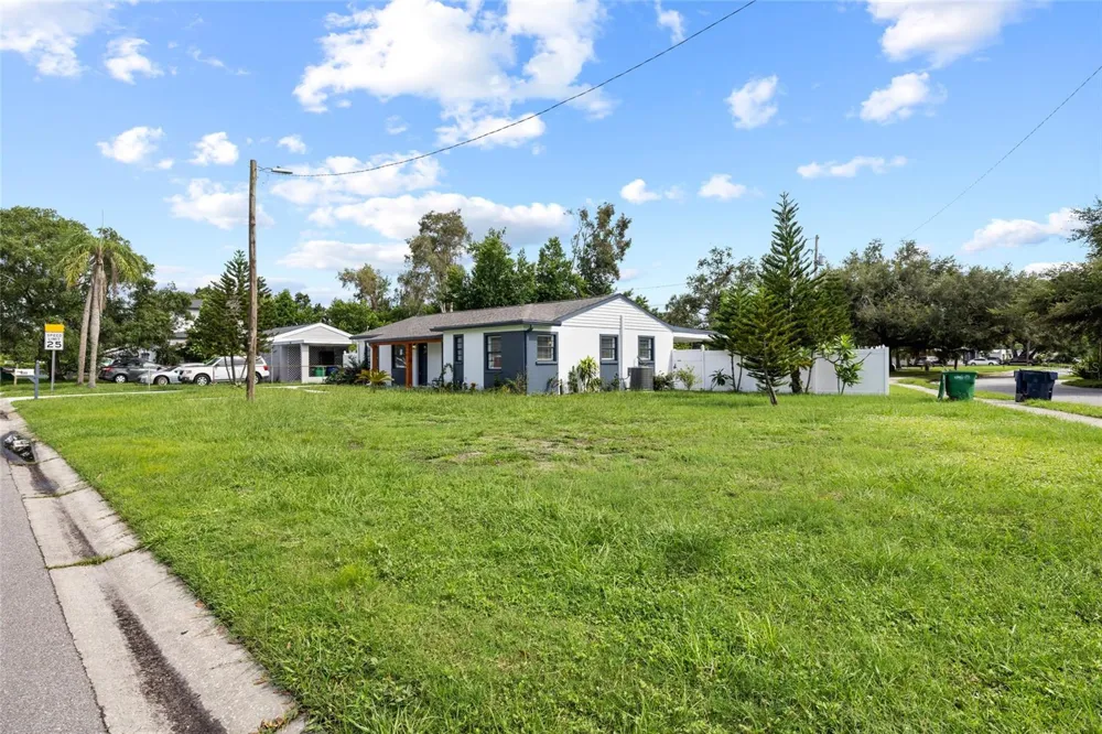 4232 W BAY VIEW AVENUE Tampa, FL 33611
