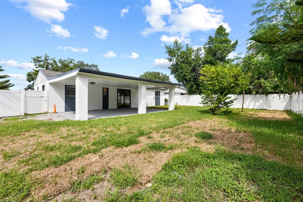 4232 W BAY VIEW AVENUE Tampa, FL 33611