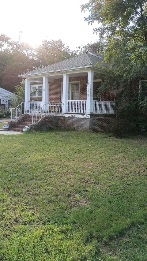 512 isaacs Ave