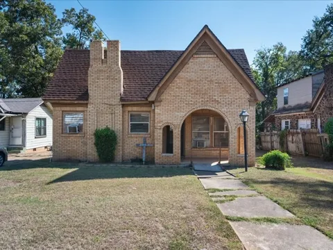 1215 Confederate Avenue