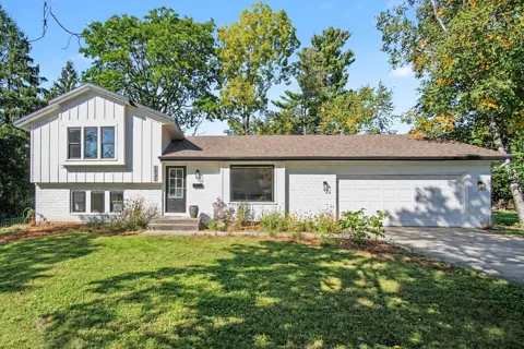 1931 Lonsdale Drive NE