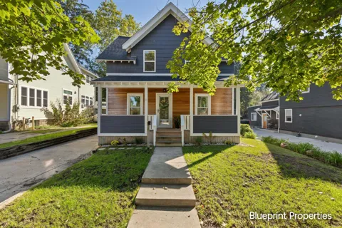 38 Benjamin Avenue NE