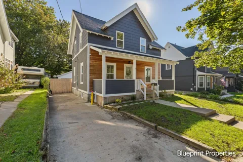38 Benjamin Avenue NE