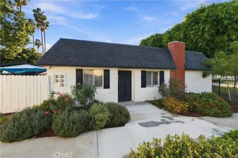 1340 Victoria #J
