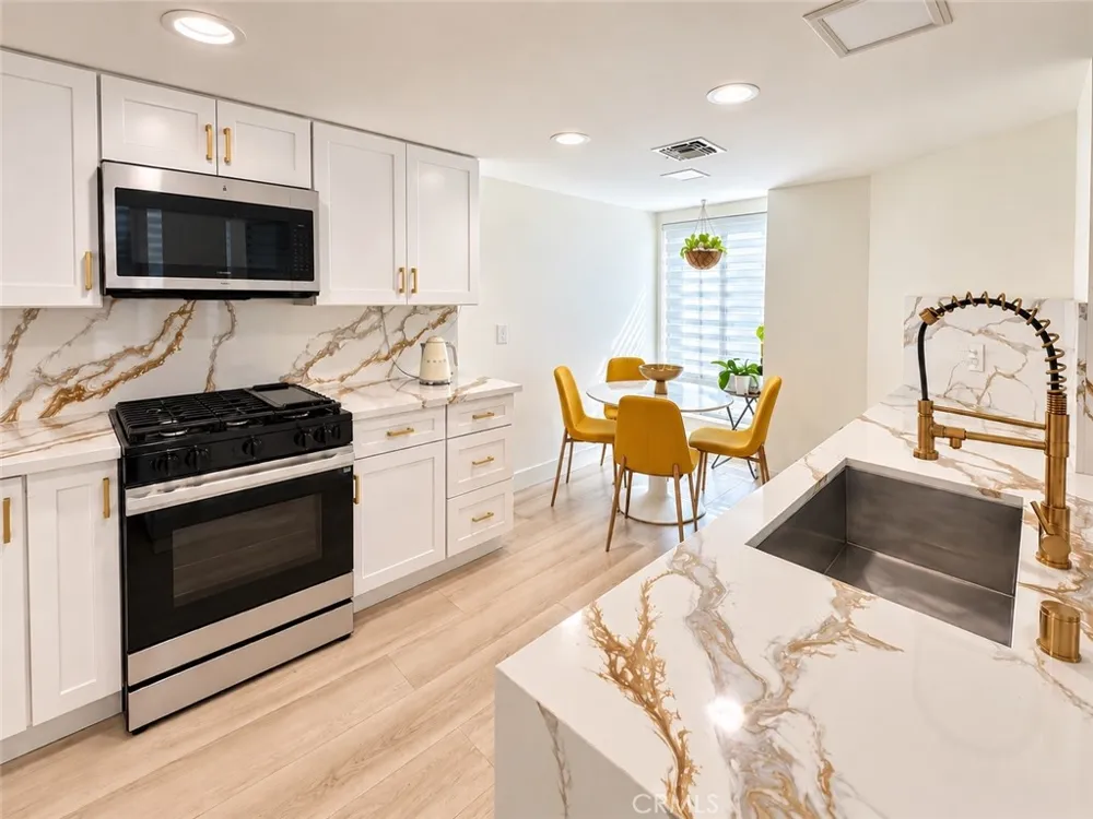 437 E Palm Avenue #207 Burbank, CA 91501