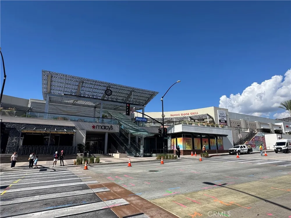 437 E Palm Avenue #207 Burbank, CA 91501