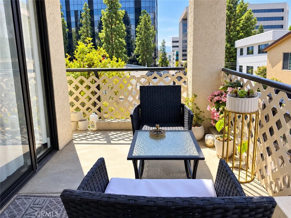 437 E Palm Avenue #207 Burbank, CA 91501