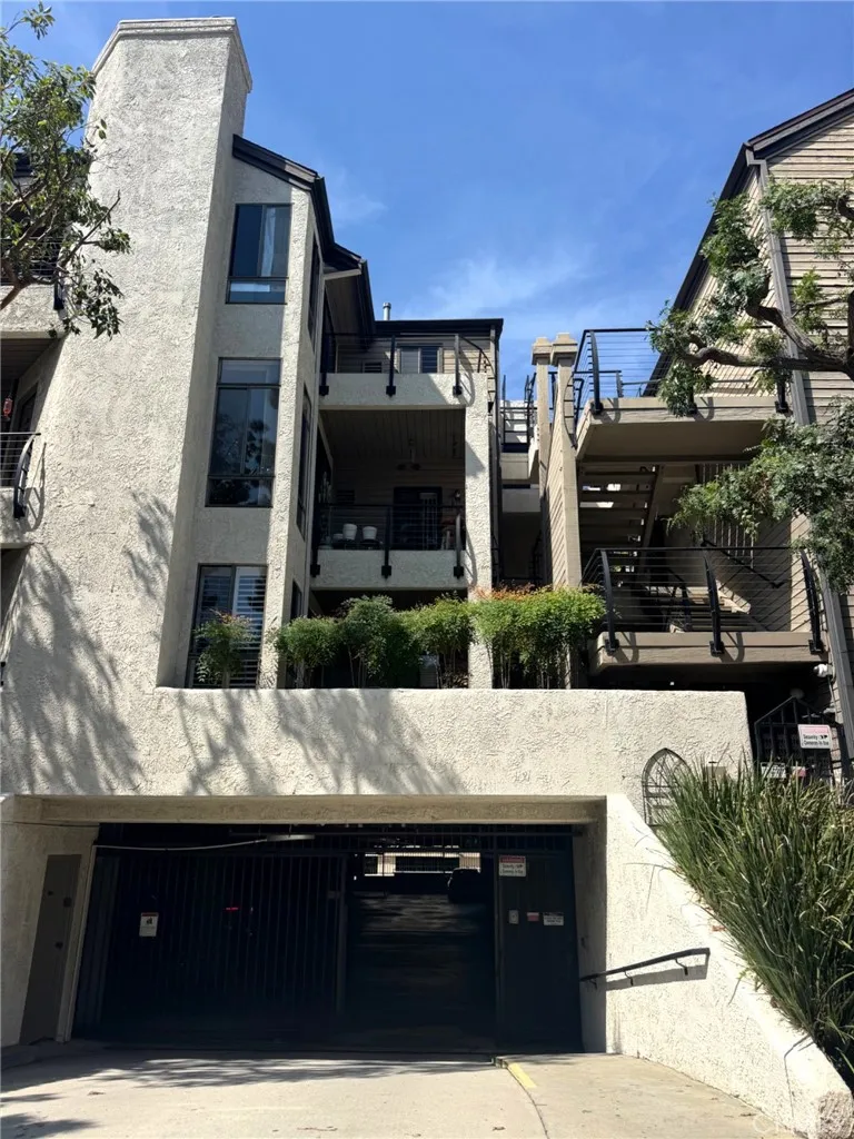 437 E Palm Avenue #207 Burbank, CA 91501