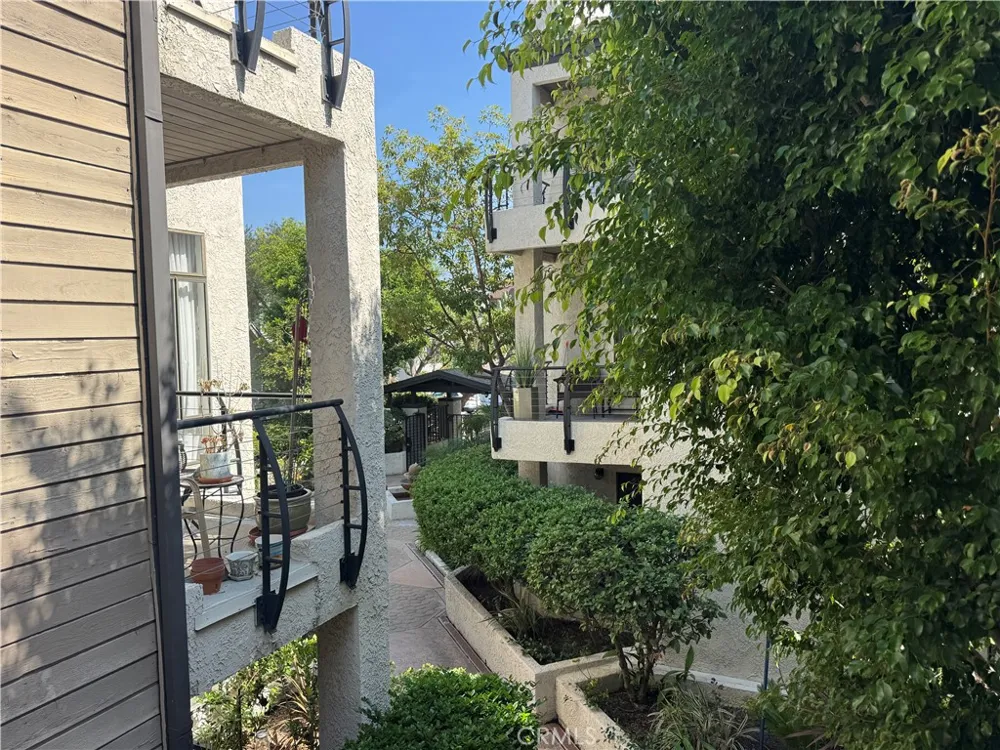 437 E Palm Avenue #207 Burbank, CA 91501