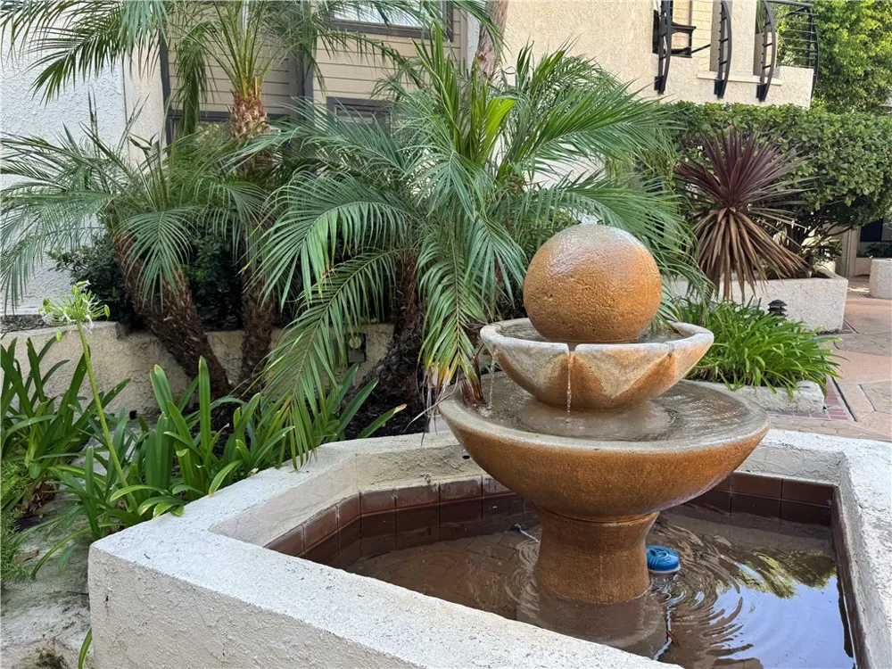 437 E Palm Avenue #207 Burbank, CA 91501