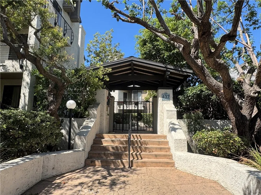 437 E Palm Avenue #207 Burbank, CA 91501