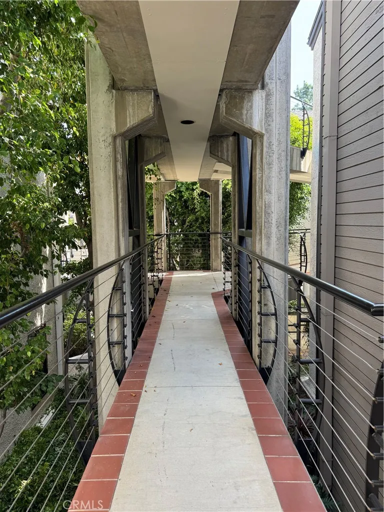 437 E Palm Avenue #207 Burbank, CA 91501