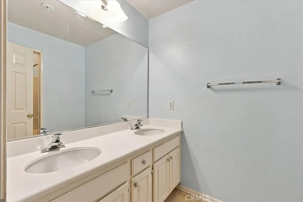 28165 Ashbrook Valencia, CA 91354