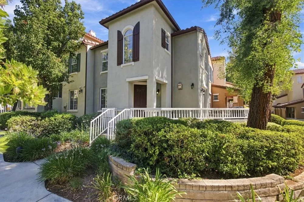28165 Ashbrook Valencia, CA 91354