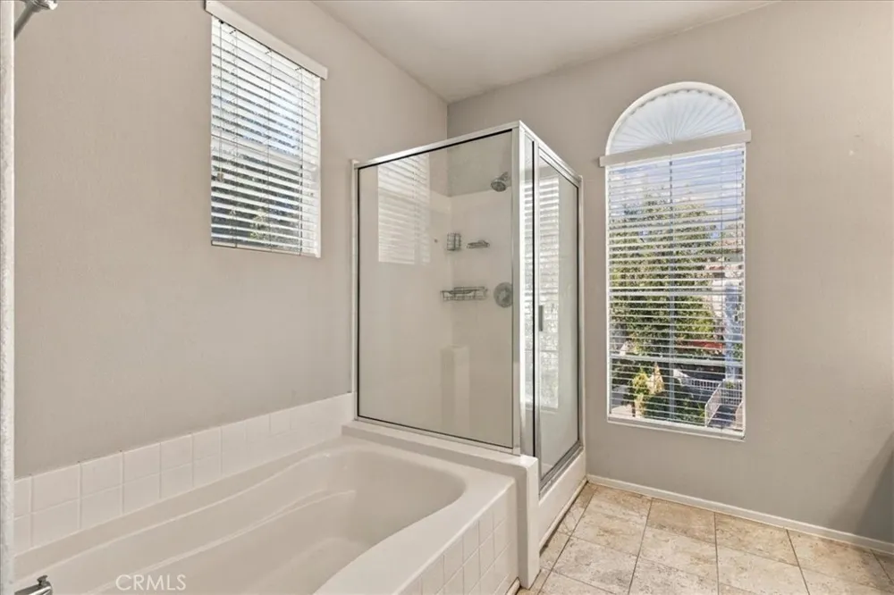 28165 Ashbrook Valencia, CA 91354