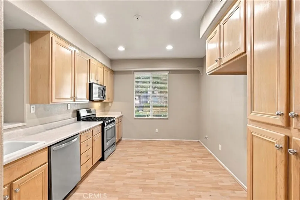 28165 Ashbrook Valencia, CA 91354