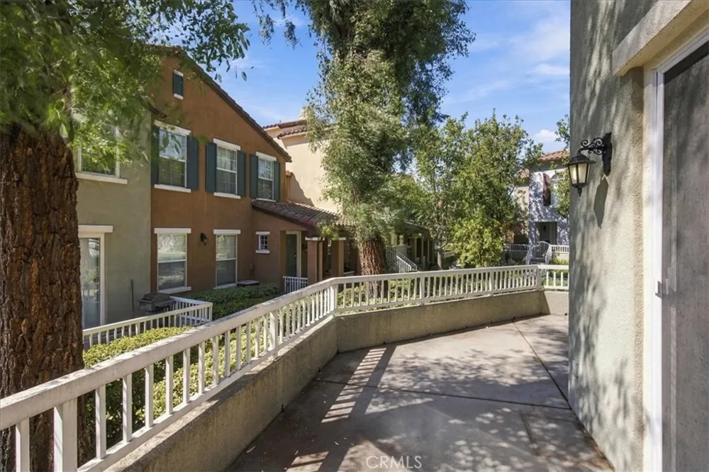 28165 Ashbrook Valencia, CA 91354