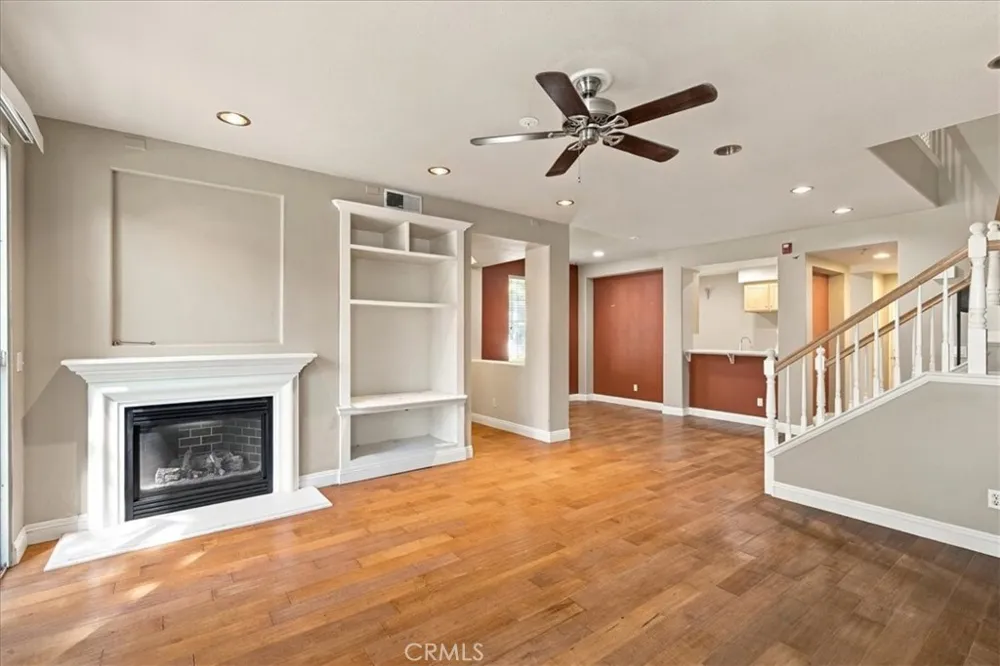 28165 Ashbrook Valencia, CA 91354