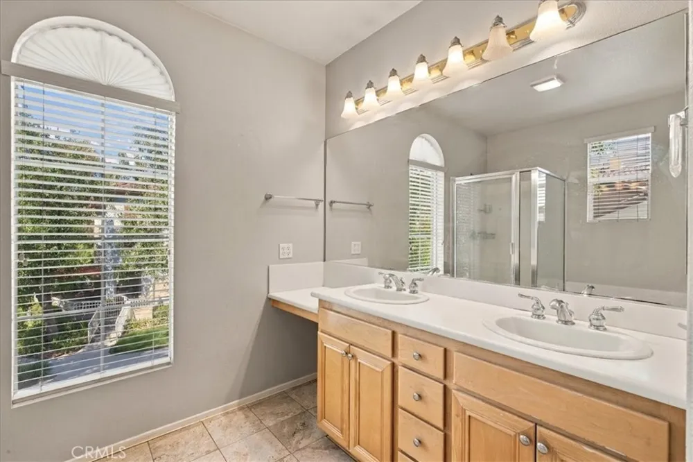 28165 Ashbrook Valencia, CA 91354
